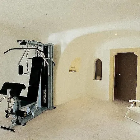 Perivolas Traditional 5* Foinikia (Santorini)